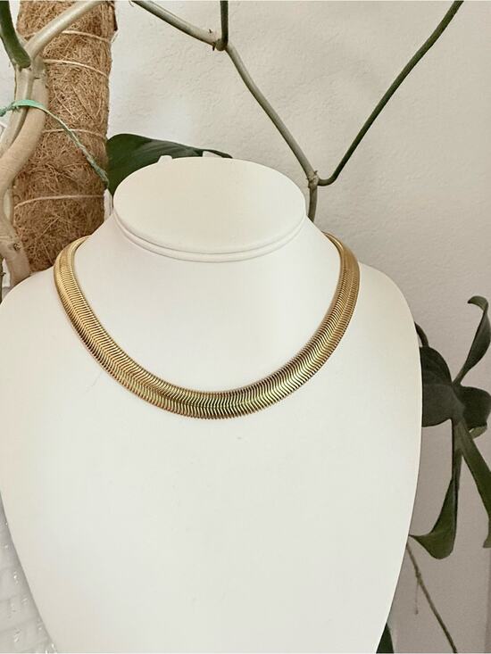 Jewelry - Gold Tone Snake Link Choker Necklace